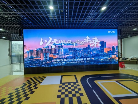 金銀湖p2.5安裝完成   尺寸：6.72×2.56 ；像素點(diǎn)：2688×1024